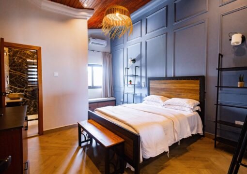 Standard Queensize (Room 7)