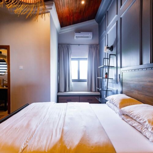 Standard Queensize (Room 7)