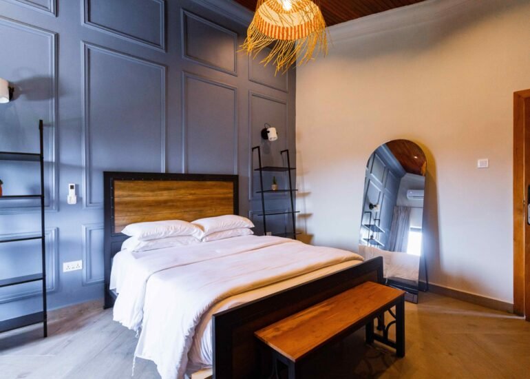 Standard Queensize (Room 7)