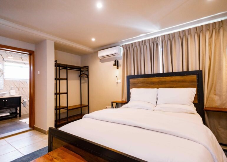 Standard Queensize (Room 3)