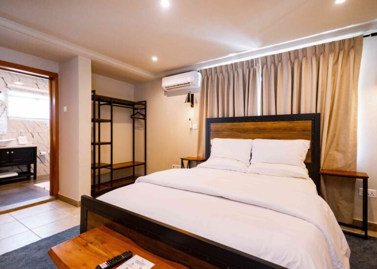 Standard Queensize (Room 2)