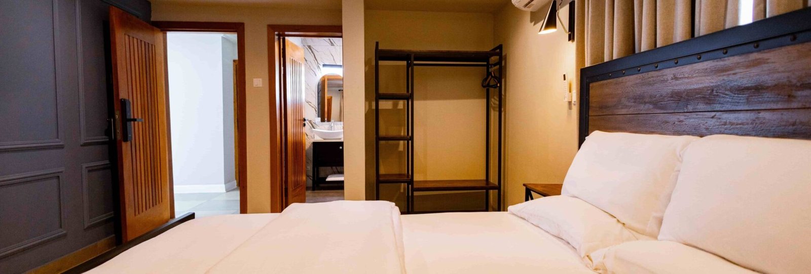 Standard Queensize (Room 13)