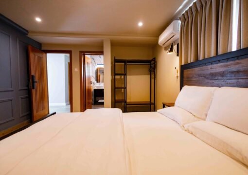 Standard Queensize (Room 2)